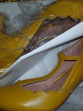 Bettie Page Mustard Yellow Scalloped Mary Jane Heels